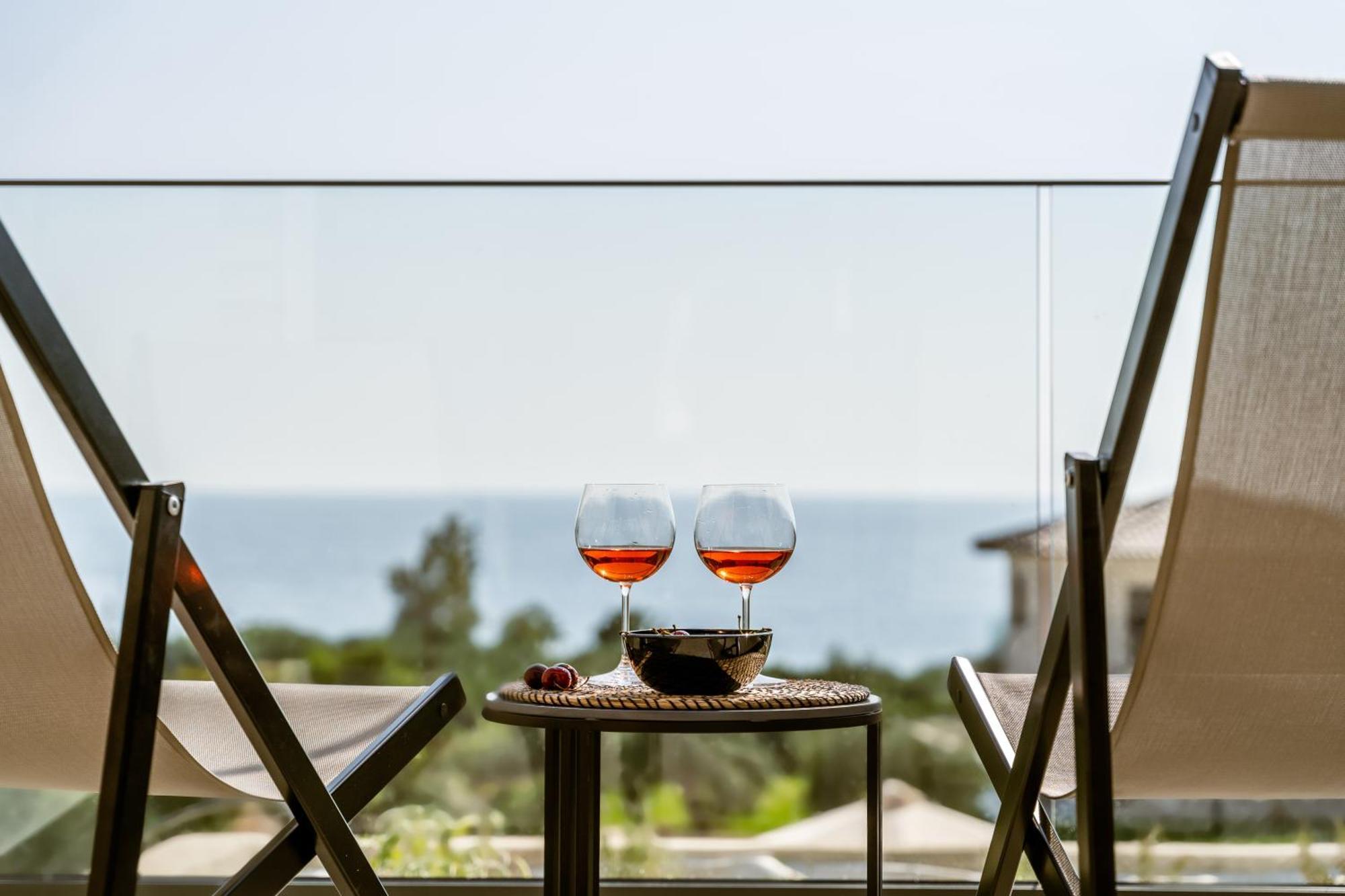The View Hotel Sofas Coastal Retreat Perdhika Exteriör bild